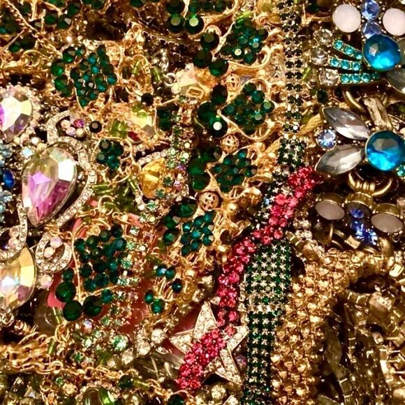 4 LBs vintage fashion GOLD & SILVER Jewelry Lot~ Signed & Unsigned All Wearable - Picture 8 of 10